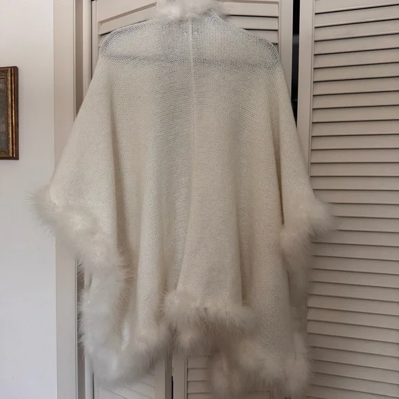 Chicos Elegant White Faux Fur Trimmed Shawl - Picture 2 of 5